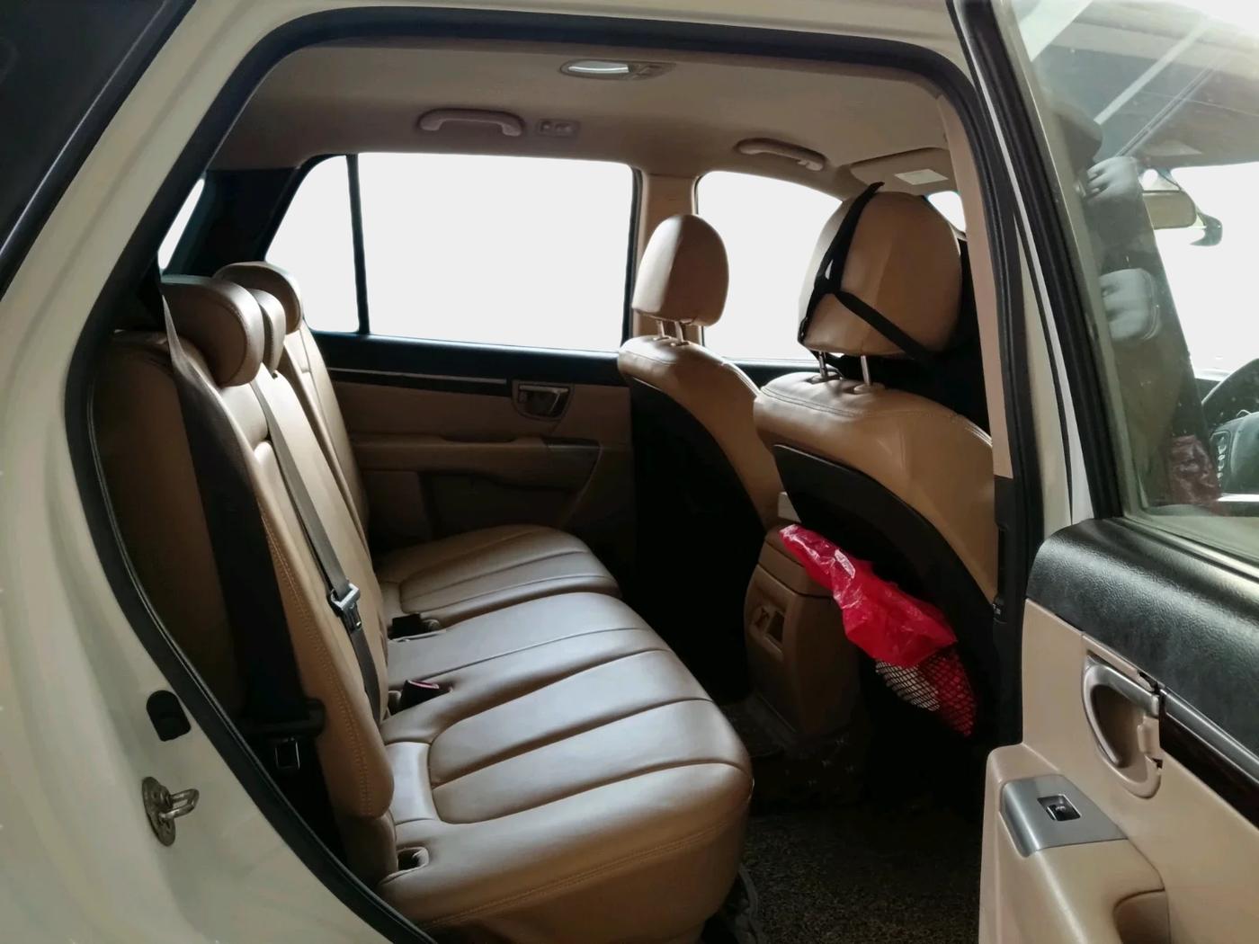 2013 Hyundai Santa Fe 2 WD, Diesel, Manual, 80,585 km, interior
