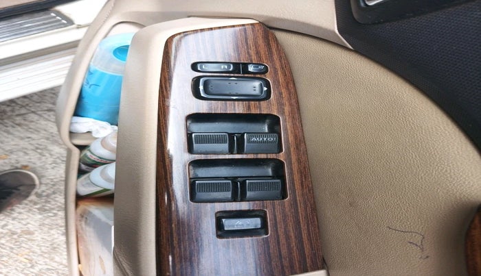 2013 Ford Endeavour 3.0L 4X4 AT, Diesel, Automatic, 1,27,352 km, interior