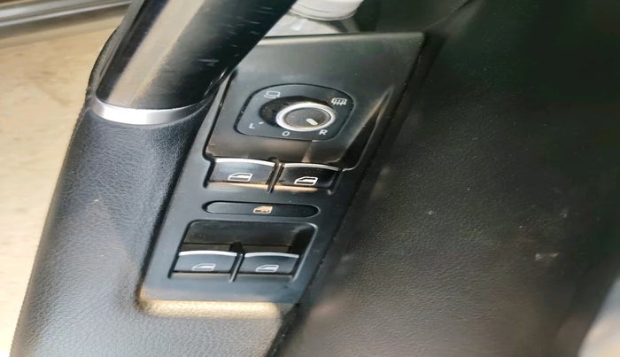 2012 Volkswagen Passat HIGHLINE DSG, Diesel, Automatic, 1,51,216 km, interior