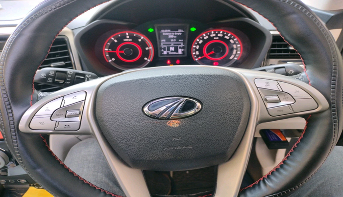 2020 Mahindra XUV300 W8 (O) 1.5 DIESEL, Diesel, Manual, 94,500 km, interior