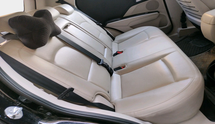 2020 Mahindra XUV300 W8 (O) 1.5 DIESEL, Diesel, Manual, 94,500 km, interior