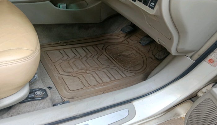 2011 Toyota Corolla Altis G DIESEL, Diesel, Manual, 1,57,894 km, interior