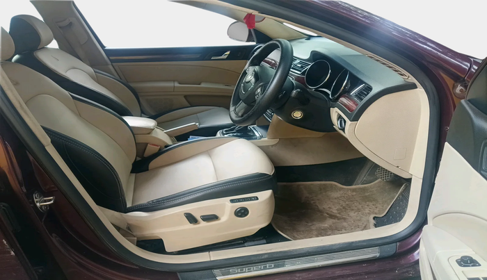 2012 Skoda Superb ELEGANCE 1.8 TSI AT, Petrol, Automatic, 1,12,561 km, interior