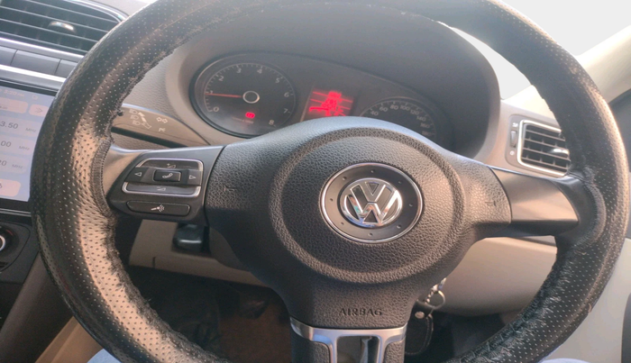 2013 Volkswagen Vento HIGHLINE 1.6 MPI, Petrol, Manual, 1,05,251 km, interior