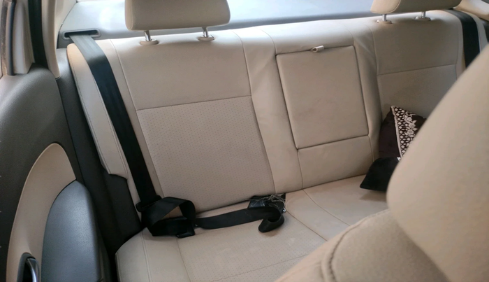 2013 Volkswagen Vento HIGHLINE 1.6 MPI, Petrol, Manual, 1,05,251 km, interior