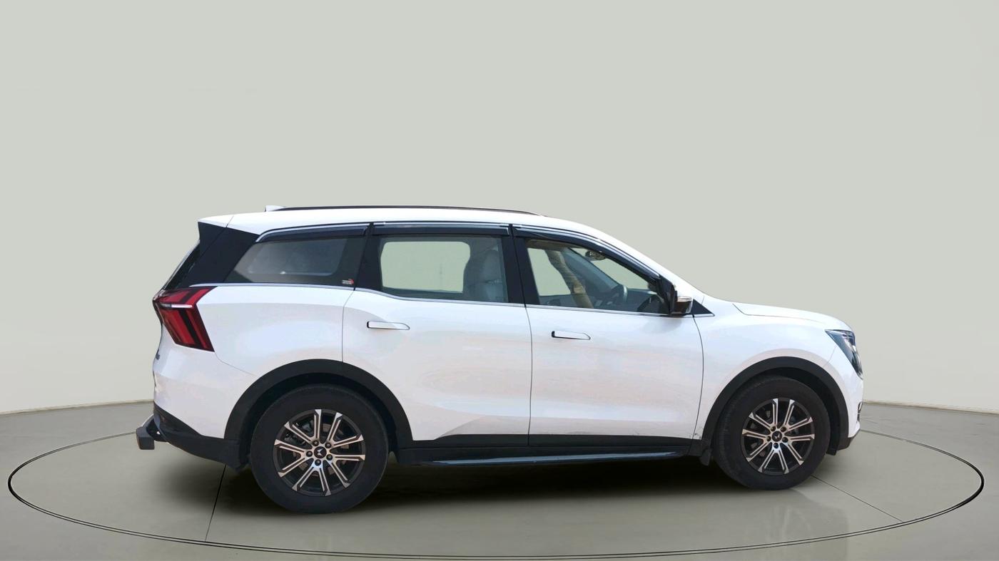 2024 Mahindra XUV700 AX 7 LUXURY D AT 7 STR, Diesel, Automatic, 8,626 km, exterior