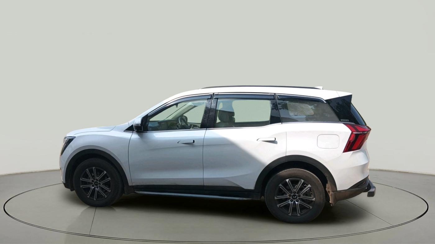 2024 Mahindra XUV700 AX 7 LUXURY D AT 7 STR, Diesel, Automatic, 8,626 km, exterior