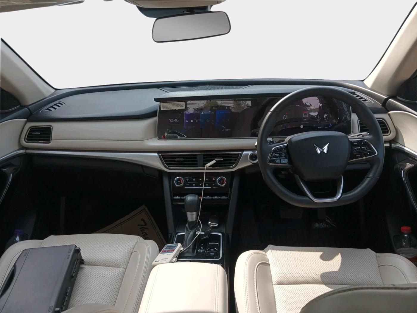 2024 Mahindra XUV700 AX 7 LUXURY D AT 7 STR, Diesel, Automatic, 8,626 km, interior
