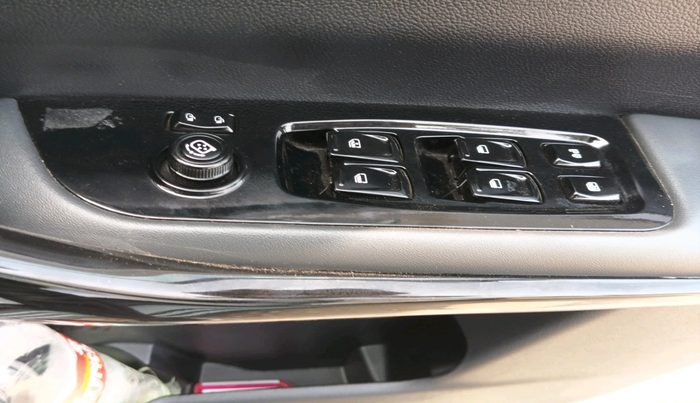 2024 Mahindra XUV700 AX 7 LUXURY D AT 7 STR, Diesel, Automatic, 8,626 km, interior