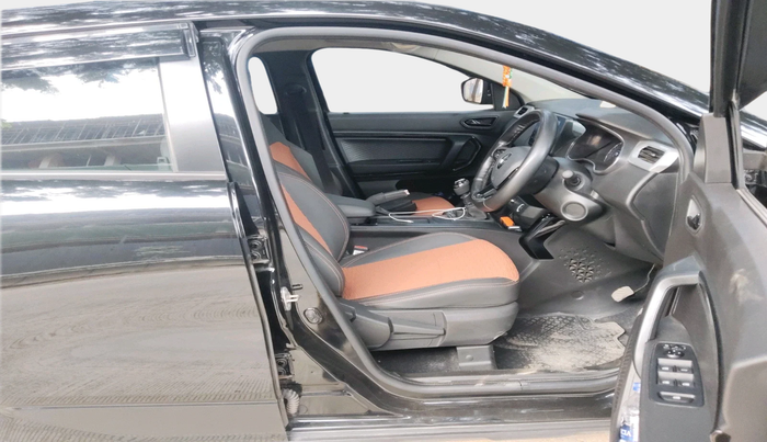 2024 Renault Kiger RXT (O) MT, Petrol, Manual, 8,269 km, interior