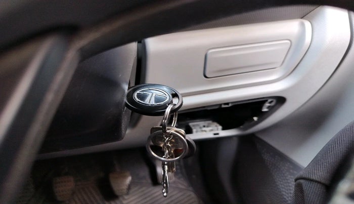 2020 Tata ALTROZ XE PETROL, Petrol, Manual, 39,599 km, interior