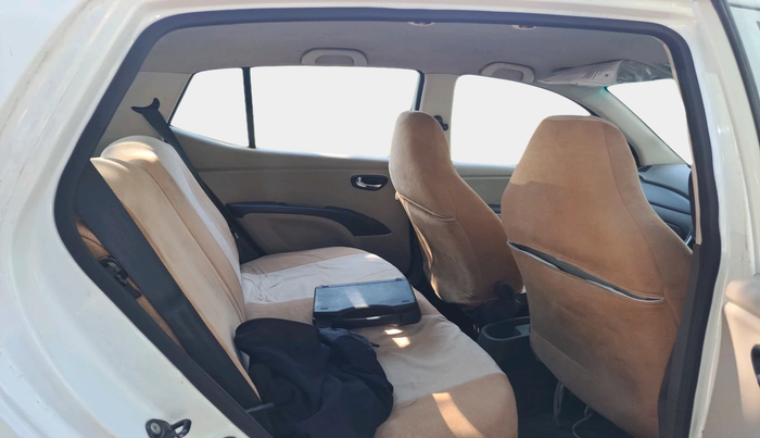 2012 Hyundai i10 MAGNA 1.2, Petrol, Manual, 61,890 km, interior