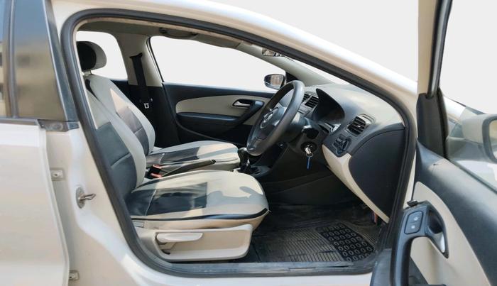 2012 Volkswagen Polo COMFORTLINE 1.2L, Diesel, Manual, 1,02,241 km, interior