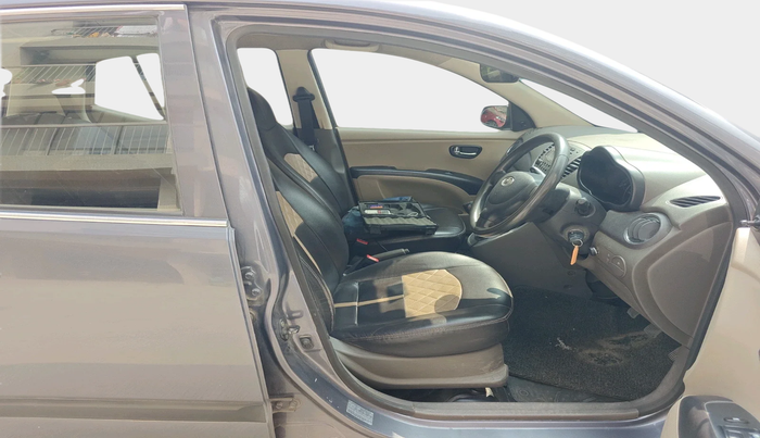 2015 Hyundai i10 SPORTZ 1.1, CNG, Manual, 1,22,090 km, interior