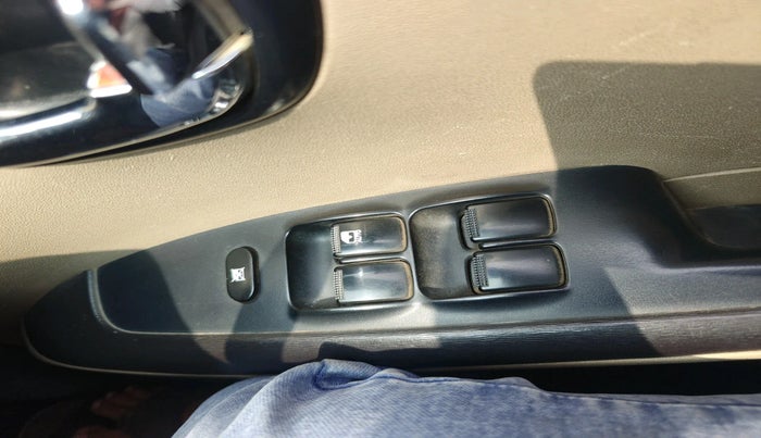 2015 Hyundai i10 SPORTZ 1.1, CNG, Manual, 1,22,090 km, interior