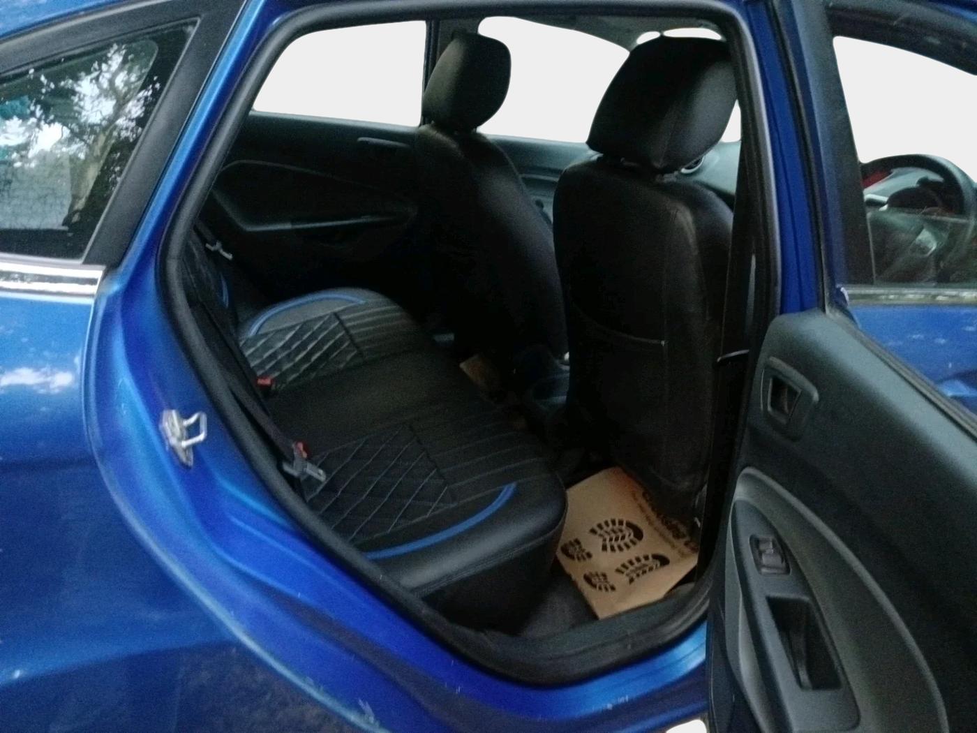 2011 Ford Fiesta TITANIUM+ DIESEL, Diesel, Manual, 1,52,703 km, interior