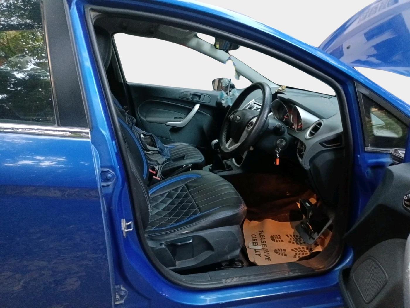 2011 Ford Fiesta TITANIUM+ DIESEL, Diesel, Manual, 1,52,703 km, interior