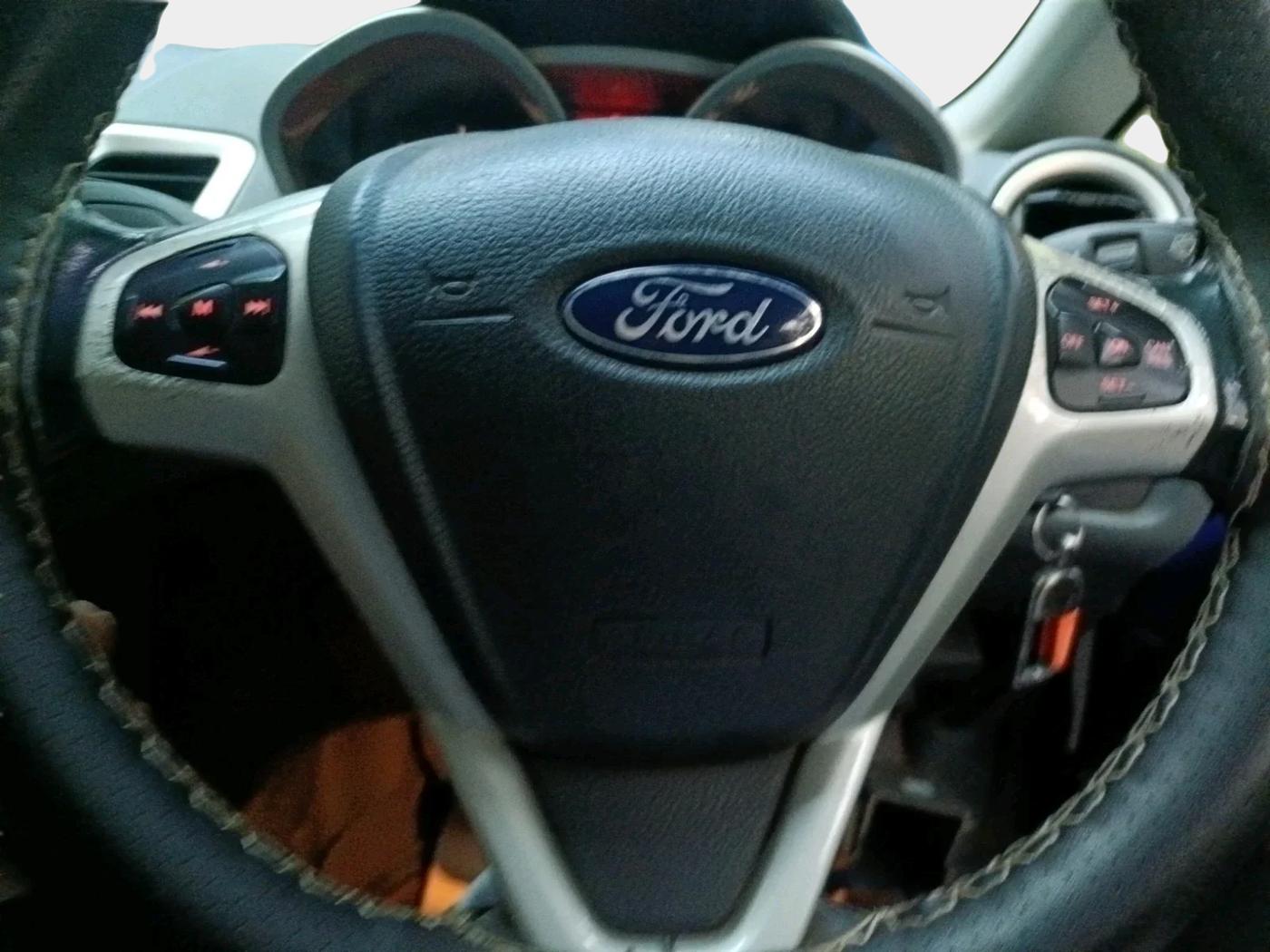 2011 Ford Fiesta TITANIUM+ DIESEL, Diesel, Manual, 1,52,703 km, interior