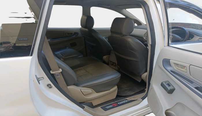 2013 Toyota Innova 2.5 G4 7 STR, Diesel, Manual, 1,83,685 km, interior