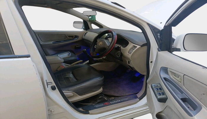 2013 Toyota Innova 2.5 G4 7 STR, Diesel, Manual, 1,83,685 km, interior