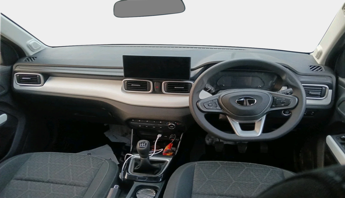 2025 Tata PUNCH ACCOMPLISHED SUNROOF MT, Petrol, Manual, 386 km, interior