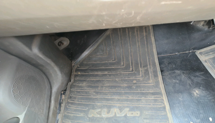 2016 Mahindra Kuv100 K2 6 STR, CNG, Manual, 1,67,619 km, interior