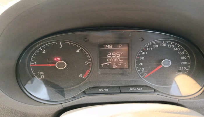 2015 Volkswagen Vento HIGHLINE 1.5 AT, Diesel, Automatic, 1,28,760 km, interior