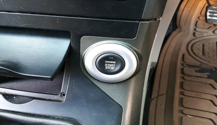 2016 Mahindra XUV500 W10, Diesel, Manual, 95,698 km, interior