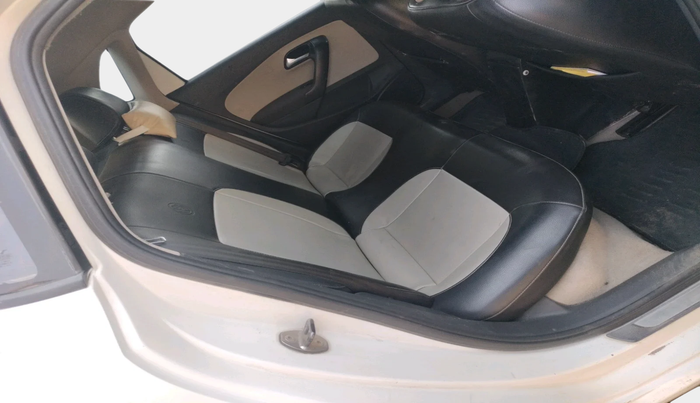 2013 Volkswagen Polo HIGHLINE DIESEL, Diesel, Manual, 1,07,538 km, interior