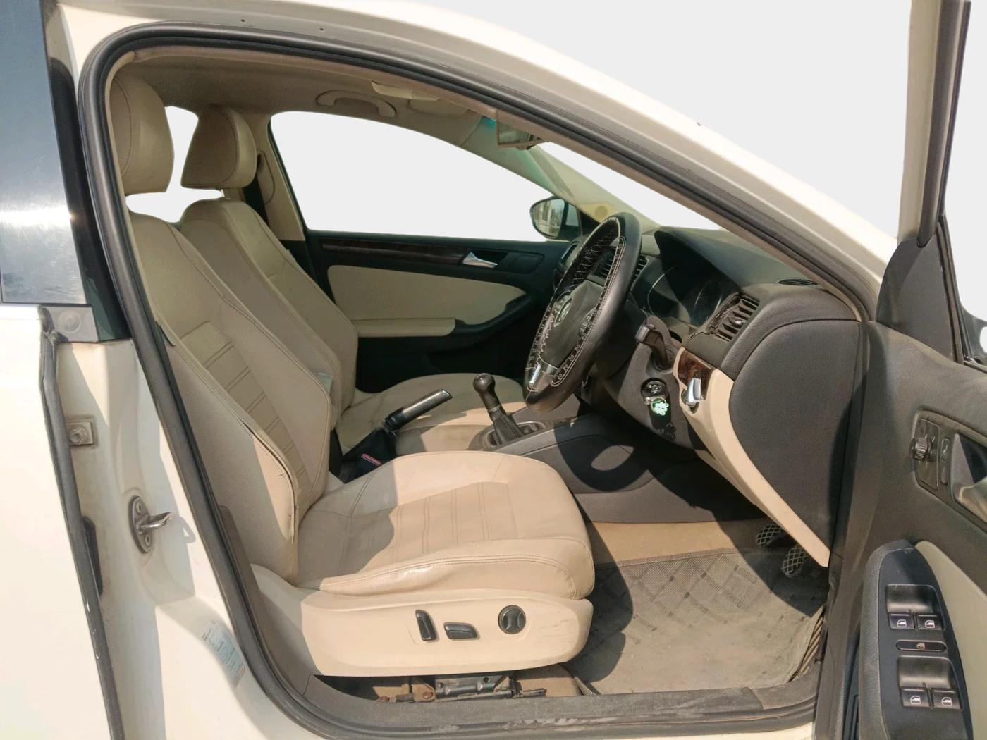 2011 Volkswagen Jetta COMFORTLINE TDI, Diesel, Manual, 1,03,087 km, interior