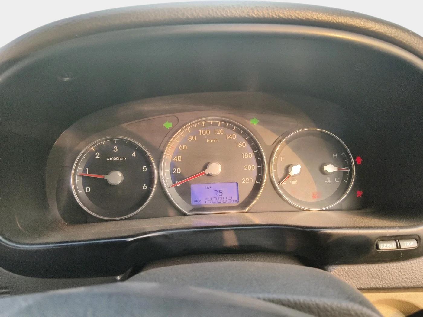 2011 Hyundai Santa Fe 2 WD, Diesel, Manual, 1,42,004 km, interior