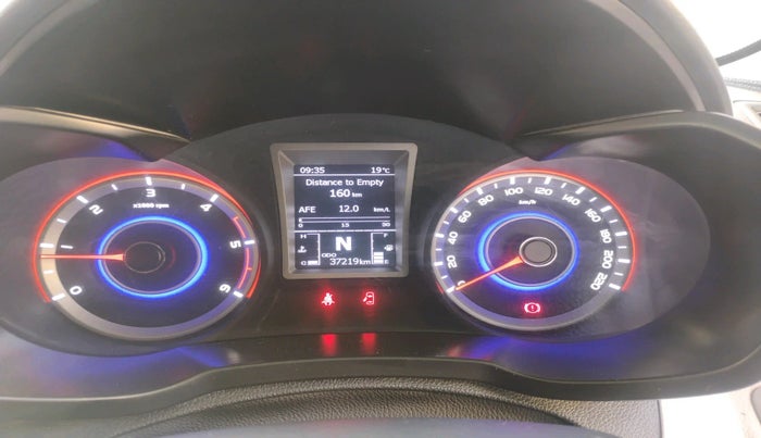 2023 Mahindra XUV300 W8 1.5 DIESEL, Diesel, Manual, 37,219 km, interior