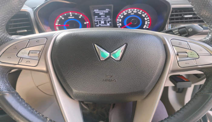 2023 Mahindra XUV300 W8 1.5 DIESEL, Diesel, Manual, 37,219 km, interior