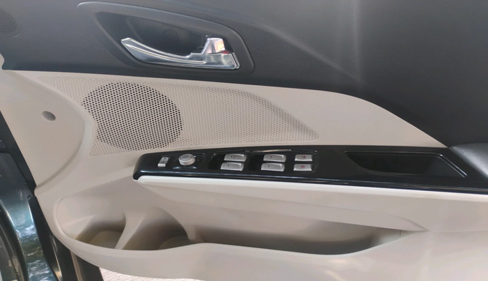 2023 Mahindra XUV300 W8 1.5 DIESEL, Diesel, Manual, 37,219 km, interior