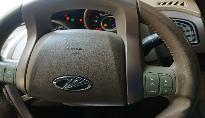 2012 Mahindra XUV500 W8 AWD, Diesel, Manual, 1,06,211 km, interior