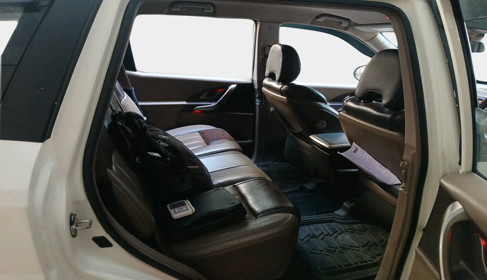 2012 Mahindra XUV500 W8 AWD, Diesel, Manual, 1,06,211 km, interior