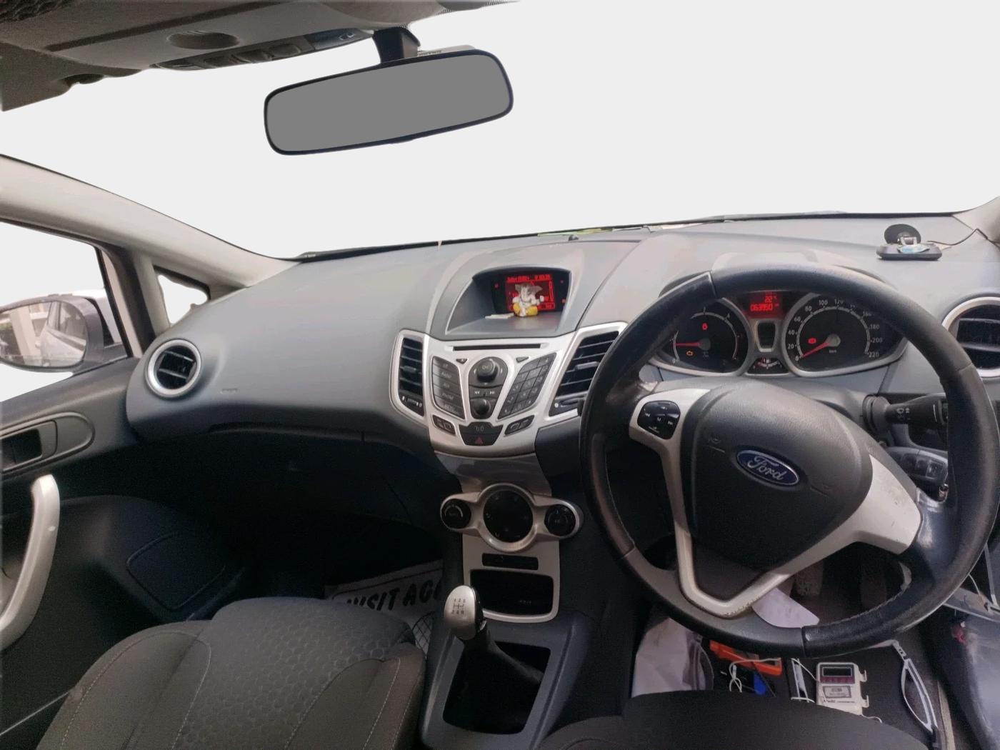 2011 Ford Fiesta TITANIUM DIESEL, Diesel, Manual, 63,950 km, interior