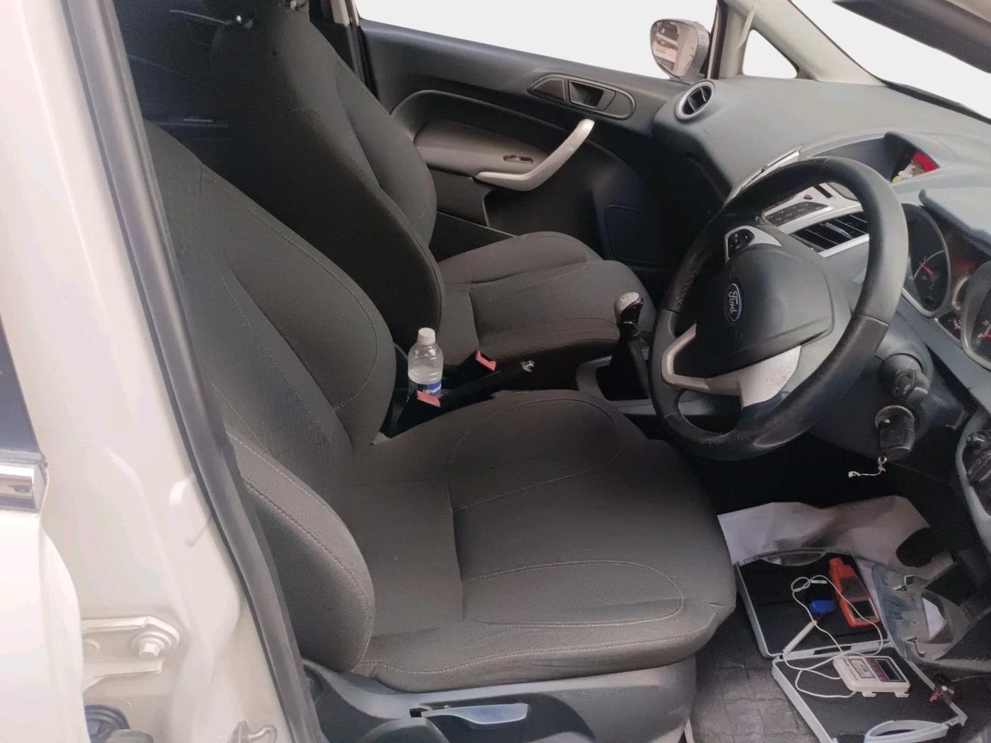 2011 Ford Fiesta TITANIUM DIESEL, Diesel, Manual, 63,950 km, interior