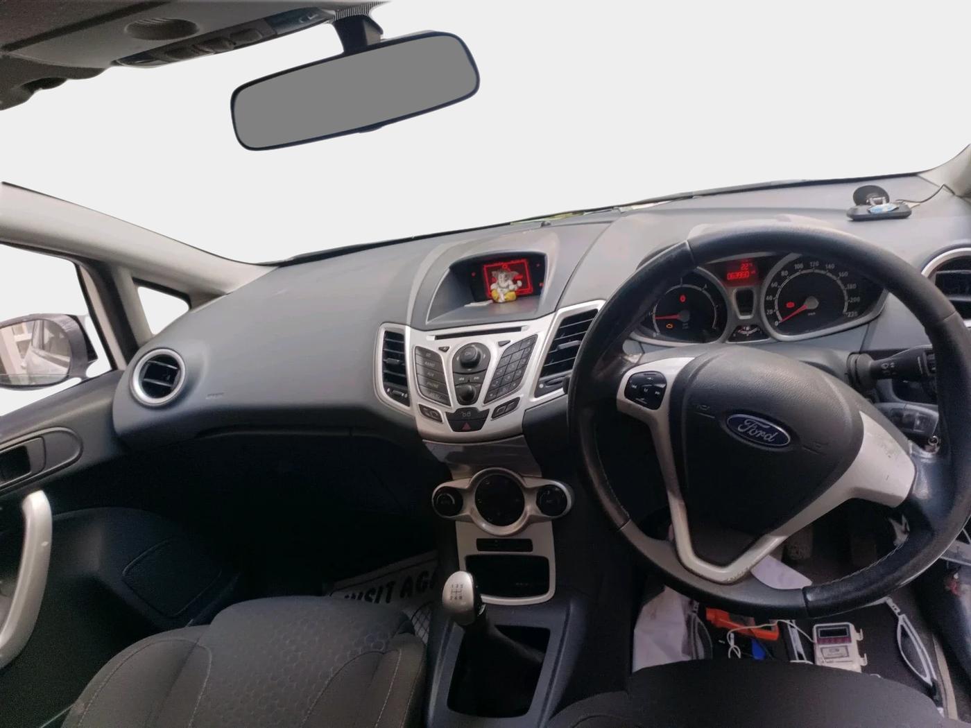 2011 Ford Fiesta TITANIUM DIESEL, Diesel, Manual, 63,950 km, interior
