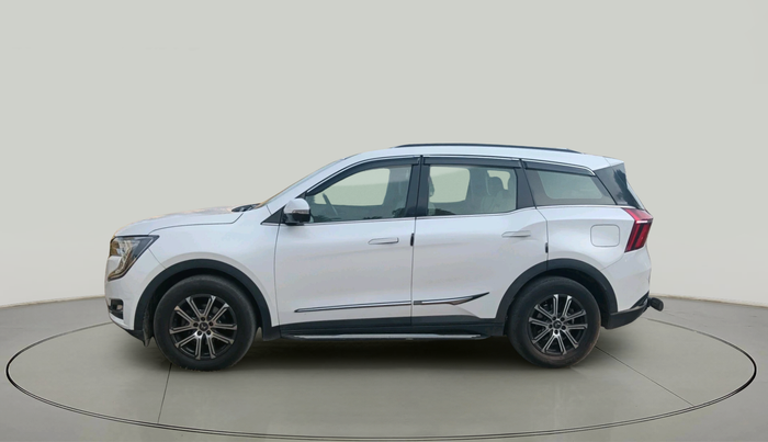 2022 Mahindra XUV700 AX 7 LUXURY D AT 7 STR, Diesel, Automatic, 82,535 km, exterior