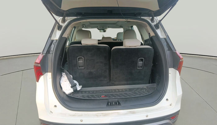 2022 Mahindra XUV700 AX 7 LUXURY D AT 7 STR, Diesel, Automatic, 82,535 km, exterior