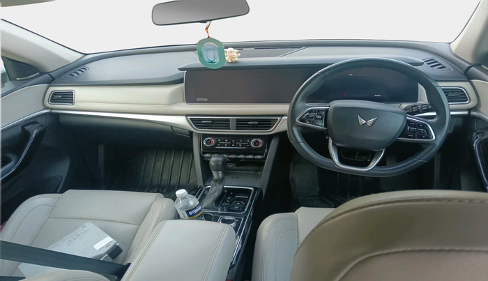 2022 Mahindra XUV700 AX 7 LUXURY D AT 7 STR, Diesel, Automatic, 82,535 km, interior