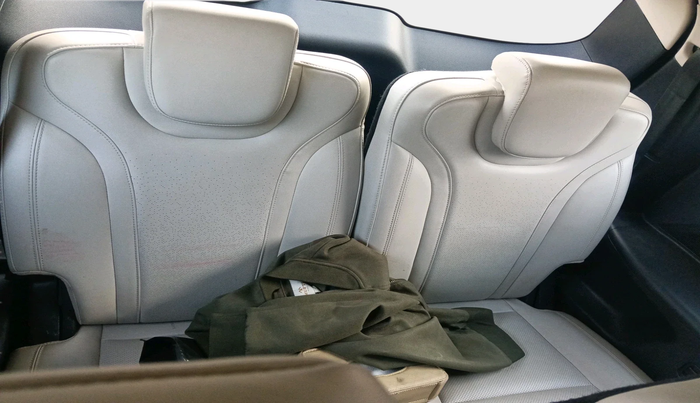 2022 Mahindra XUV700 AX 7 LUXURY D AT 7 STR, Diesel, Automatic, 82,535 km, interior