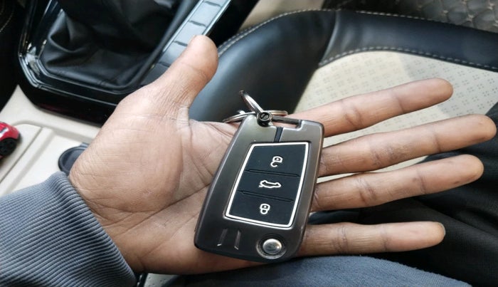 2022 Volkswagen VIRTUS HIGHLINE TSI 1.0 MT, Petrol, Manual, 29,888 km, interior