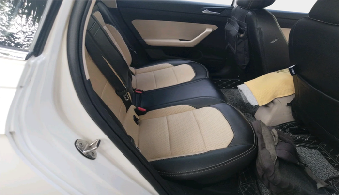 2022 Volkswagen VIRTUS HIGHLINE TSI 1.0 MT, Petrol, Manual, 29,888 km, interior