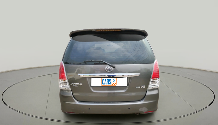 2011 Toyota Innova V 2.5 8 STR, Diesel, Manual, 2,27,451 km, exterior