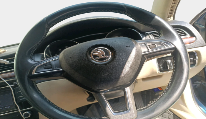 2015 Skoda Superb ELEGANCE 1.8 TSI AT, Petrol, Automatic, 1,12,118 km, interior