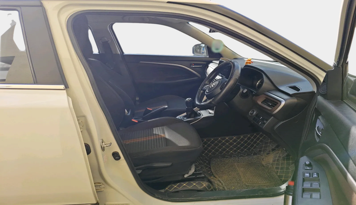 2023 Maruti BREZZA ZXI SMART HYBRID , Petrol, Manual, 34,542 km, interior