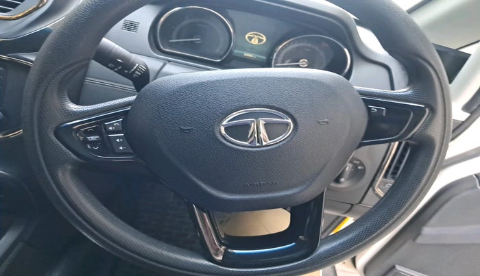 2017 Tata Hexa XE 4X2 7 STR, Diesel, Manual, 42,099 km, interior