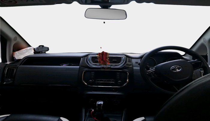 2017 Tata Hexa XE 4X2 7 STR, Diesel, Manual, 42,099 km, interior